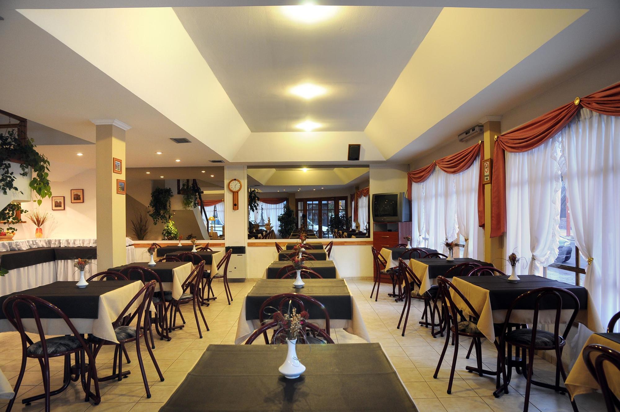 Hotel Salerno Villa Carlos Paz Exterior photo
