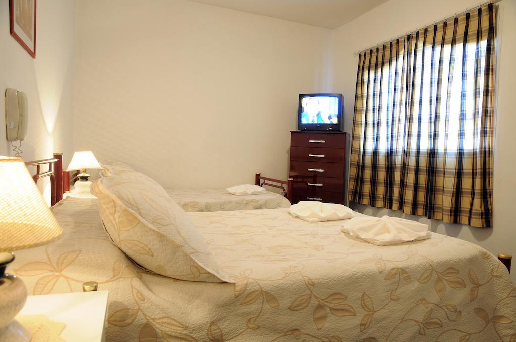 Hotel Salerno Villa Carlos Paz Room photo
